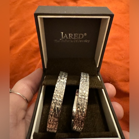 Jared’s diamond cut hoops - Picture 5 of 5